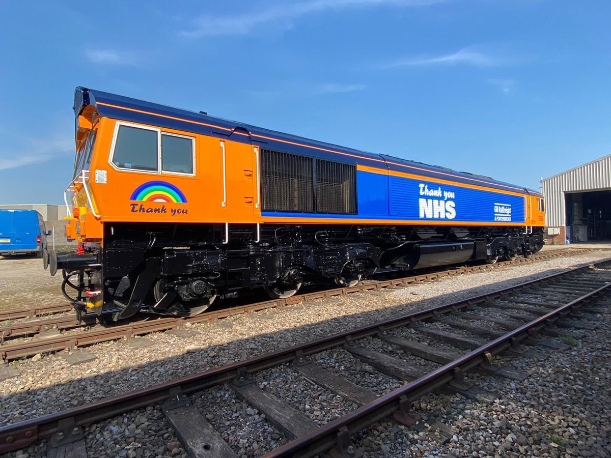 66731 has been repainted at Arlington Fleet Services. The <a href="/GBRailfreight/">GB Railfreight</a> loco is in <a href="/NHSuk/">NHS</a> blue and white in a project part-funded by @PorterbrookRail, which owns the ‘66’.