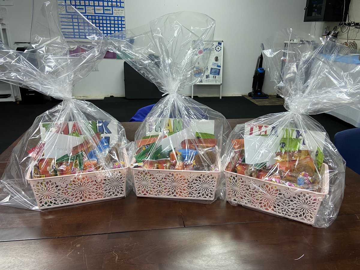 Att_SmthfldVa's tweet photo. Delivered the Thankful Thursday baskets around town to show our appreciation!!! #RegulatorPride #SpiritWeek #LifeatATT #ProTelPride #ThankYou #DoctorsandNurses https://t.co/NUAyAepbiA
