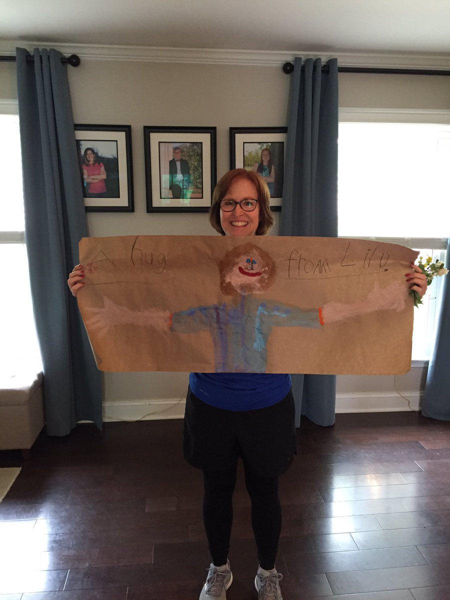 MrsAndersonSLES's tweet photo. Received a “visit” from our student Lila today..... poster of her giving me a hug that I can put up to “receive” a hug each day! Choc chip cookies and flowers too! My heart sings! @StratfordLndgES @MrsBanfieldSLES https://t.co/sKYL6ZToQJ