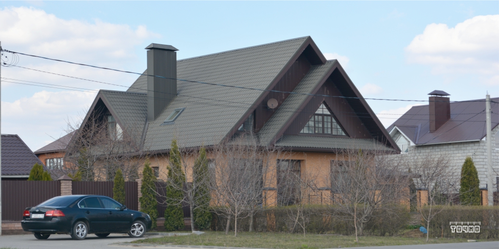 accurately68's tweet image. Этот дом в РАДУЖНОМ стал легендарным - он определил облик архитектуры целого микрорайона. Многие пытались повторить, скопировать стильную архитектуру этого дома! 
И как показывает время не у всех это получилось...
   
#ТОЧНО #проектирование68 #стильныйДОМ #тамбов