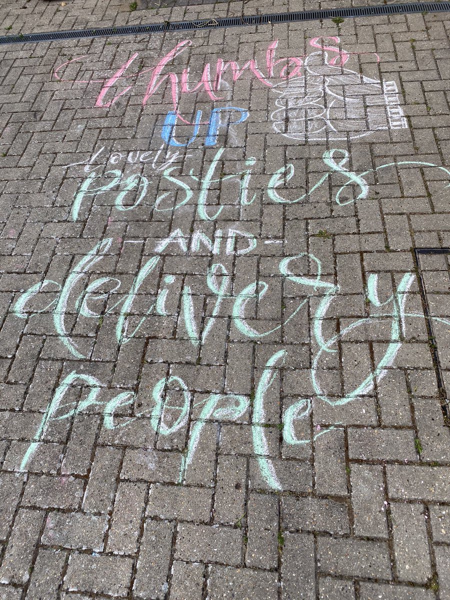 Driveway art for our lovely delivery drivers and Posties who continue to keep our deliveries coming. Thank you! 👍🏻@RoyalMail #ThumbsUpForYourPostie @AmazonUK