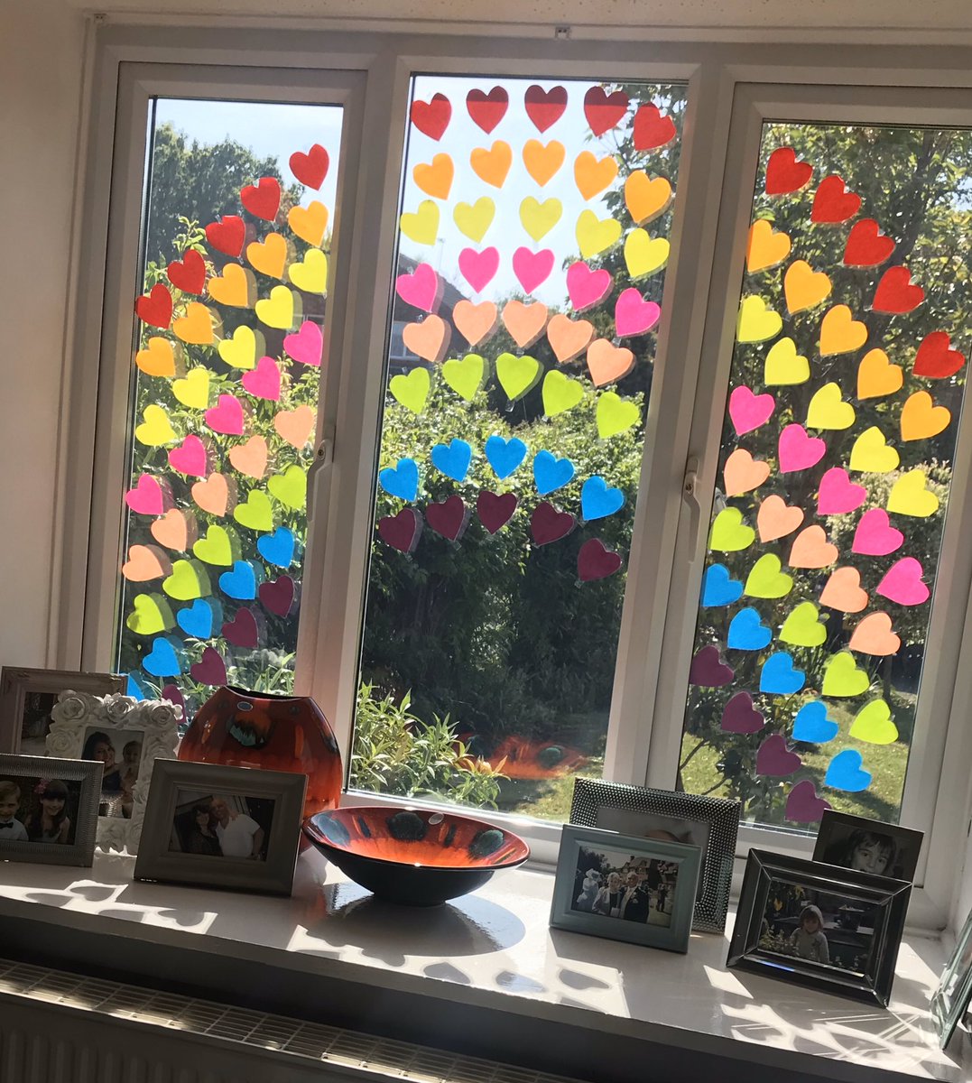 Mrs Alighieri showing her support to the NHS and frontline worker. <a href="/BDBSchool/">Bishop David Brown </a> #ProudOfBDB #StaySafe #ThankYouNHS #thankyou