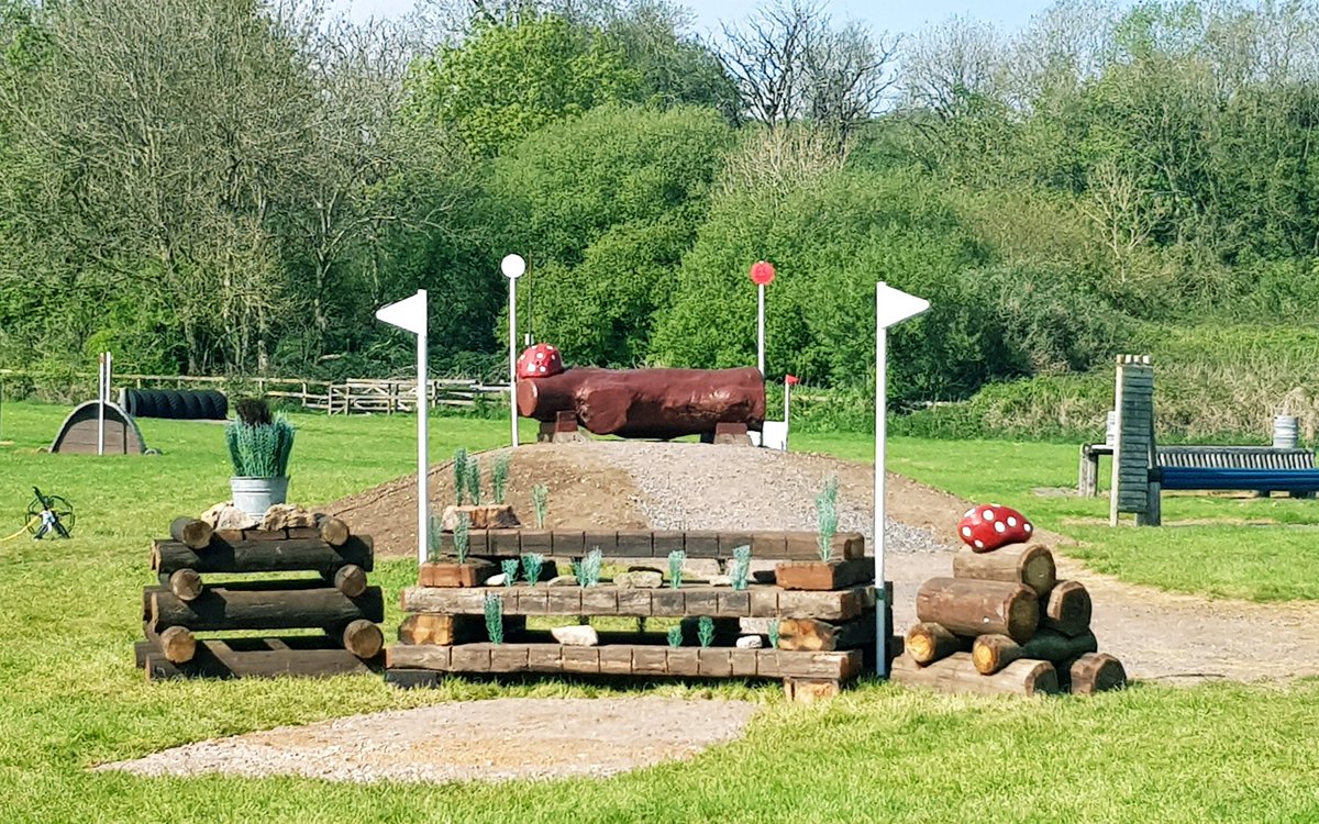 It's all about the decor, apparently 😄too much time on our hands🖌🍄🍄 for when it eventually gets jumped ! #crosscountryschooling  #lockdownprojects