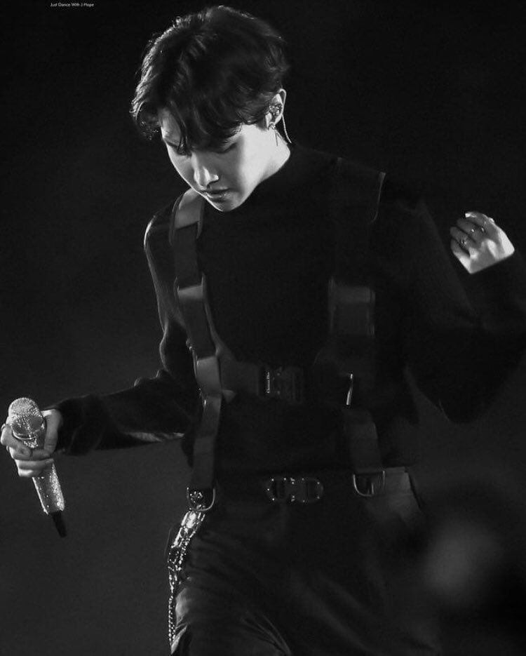 Dior Hoseok : A mfing thread