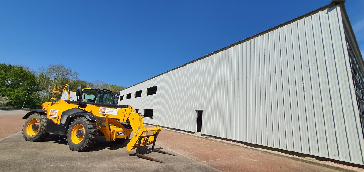 Fantastic photo of the <a href="/KingspanIP_UK/">Kingspan Insulated Panels UK</a> RW wall cladding being installed at the <a href="/SunninghillCCL/">Sunninghill Construction Co. Limited</a> site in St Leonards on this lovely sunny day.
#ics #teamics #icsroofing #industrialconstructionsussex #icsdeliveringsolutions #kingspan #wallcladding
#icsprojects #icsupdates