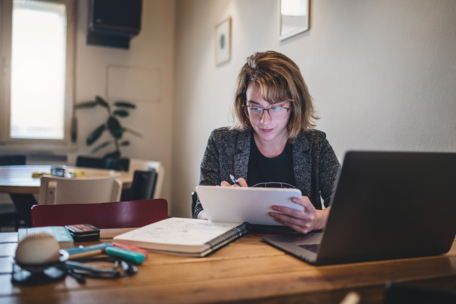 Cedefop's tweet photo. 📢 Has the #coronavirus crisis made us all #crowdworkers? Will online #crowdwork boom in the post-corona era? What #skills do you need to survive in the virtual economy? Stay tuned for @Cedefop’s final #CrowdLearn report due to be published soon! 
More ➡️ https://t.co/Kx6MDSH7GA https://t.co/0wrFeVNzgX