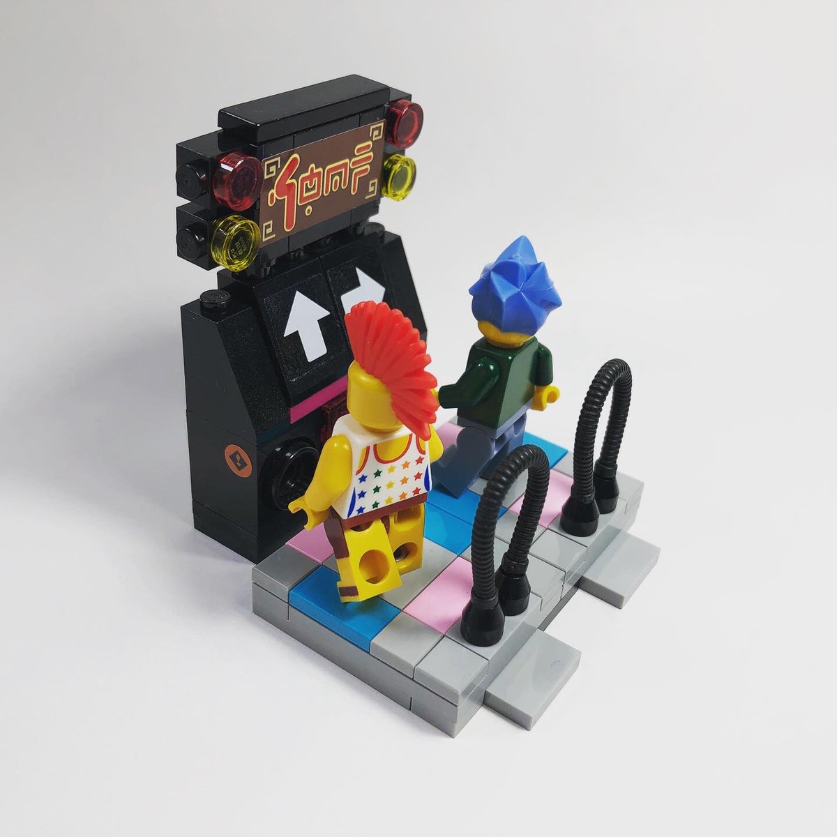 SimonSmithMCR's tweet photo. Are you ready to move?!?
The latest addition to my #LEGOarcade is inspired by the classic #dancedancerevolution
🕺💃
Like and follow me on Insta here:
https://t.co/7bs1iiK1Uc
#LEGO #RetroGaming #arcade https://t.co/0GPoG0gNbo