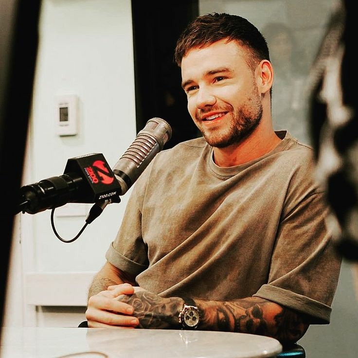 Liam Payne and his crinkled-eye smile—a beautiful thread;