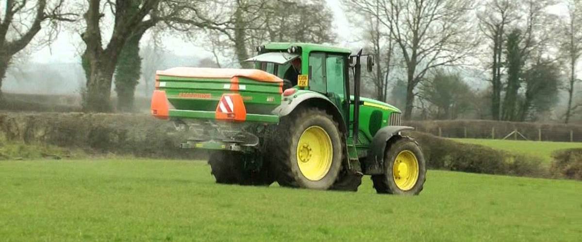 CathalSomers's tweet photo. I'v spoken to lots of farmers in #Waterford over the last few days who are spreading #protected #urea instead of urea/CAN and very happy with it. Great to see the Déise farmers working hard at reducing ammonia & GHG emissions @wlrfm @teagasc @TeagascEnviron https://t.co/8tbHHKtFfa