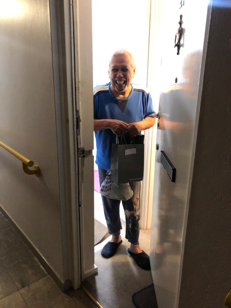 AngelsBattersea's tweet photo. Peter was born in 1927,so today was his 93rd birthday.Due to #lockdownuk his daughter was unable to visit. @klsettlement @Kambala_RA @AngelsBattersea delivered cake and presents.Happy birthday Peter🎂 #WeCanDoThis #Battersea #StGeorgesDay @wandbc @LoveBattersea1 @BBCLondonNews https://t.co/zj9SzISD2c