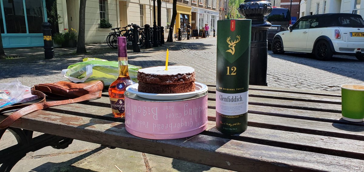AngelsBattersea's tweet photo. Peter was born in 1927,so today was his 93rd birthday.Due to #lockdownuk his daughter was unable to visit. @klsettlement @Kambala_RA @AngelsBattersea delivered cake and presents.Happy birthday Peter🎂 #WeCanDoThis #Battersea #StGeorgesDay @wandbc @LoveBattersea1 @BBCLondonNews https://t.co/zj9SzISD2c
