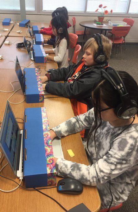 TechNType's tweet image. #TBT RT @fabprab
So focused during keyboarding! @typingagent_com #lpscompsci #keyboardingskills #revitupK12 #edchat