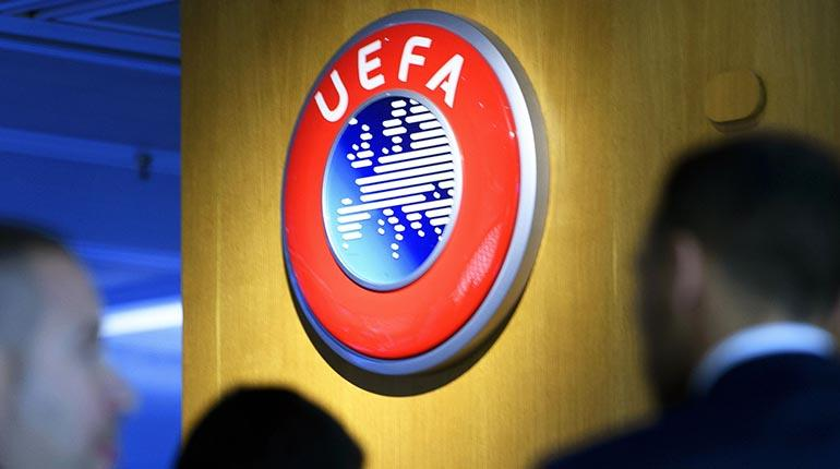 HablaDeportes's tweet photo. #FutbolHD Atención: La UEFA anunció las condiciones para suspender las ligas en Europa. Si los torneos no pueden llegar a una conclusión, el organismo solicitó que los equipos que irán a Champions y Europa League, sean escogidos por méritos deportivos. https://t.co/CXj6QcF3Iu