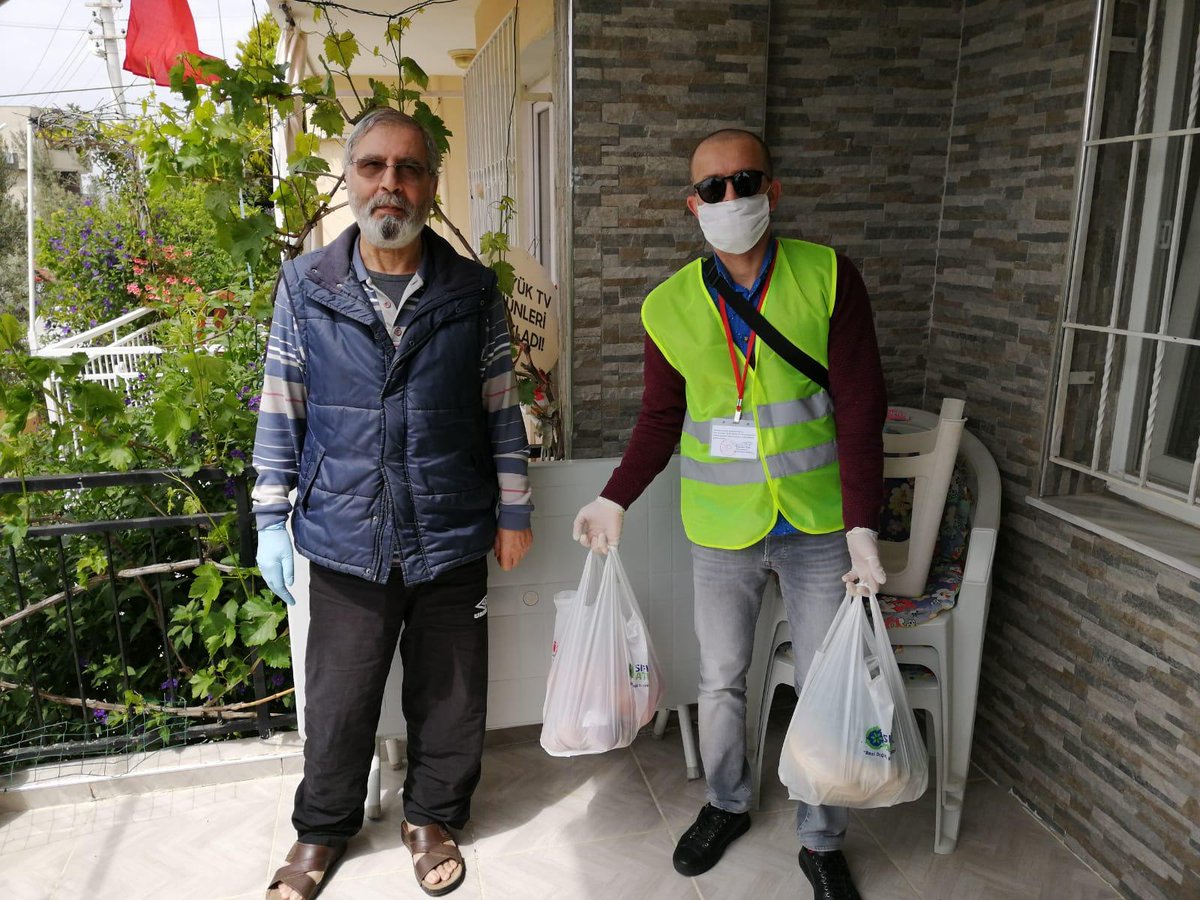 bisidestek's tweet photo. Gaziemir-İzmir
#bisidestek ekipleri saha çalışmalarına devam ediyor. Bugün Gaziemir'de evden çıkamayan 65 yaş üstü vatandaşlarımızın Gıda ve İlaç alışverişleri yapıldı ve evlerine teslim edildi. 🙏🙏
#citiesonbike
#bisikoop
#bugep
#bisuder
#iyilikbulaşıcıdır https://t.co/bJR368G1XH
