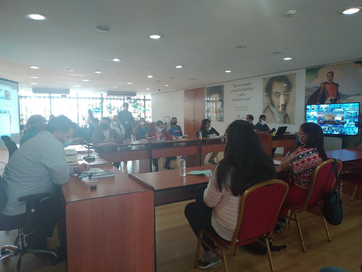 mineducacion_ve's tweet photo. AHORA Por instrucciones del Presidente @NicolasMaduro se realiza videoconferencia de trabajo conjunta con el @MPPEUVEN para evaluar el desarrollo de la educación a distancia en la cuarentena nacional. @familiaescuela_  @psuvaristobulo @CesarTrompizVEN
#ProtecciónAlPueblo https://t.co/ovDOimzRcJ