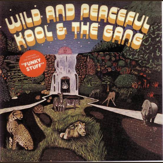 Esta noche suena #WildAndPeaceful de <a href="/KoolntheGngLIVE/">Kool & the Gang</a> 
#JuevesDeGroove
