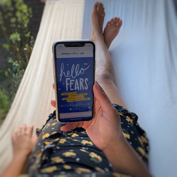 LavidaenHolanda's tweet image. Feliz día del libro ! #hellofears