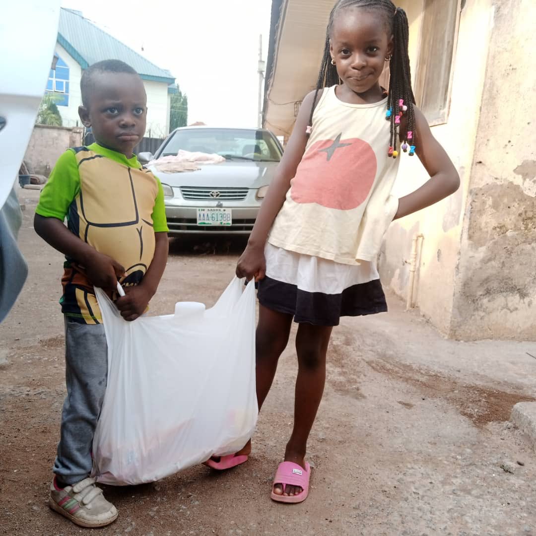 FoundationIbi's tweet photo. Just with these interventions from IBI FOUNDATION and its partners, hundreds of people remain appreciative of the good work of the foundation today at Gbazango community of kubwa village , Abuja Nigeria.
#fafi #lockdown #covid19 https://t.co/tMxmDRFErB