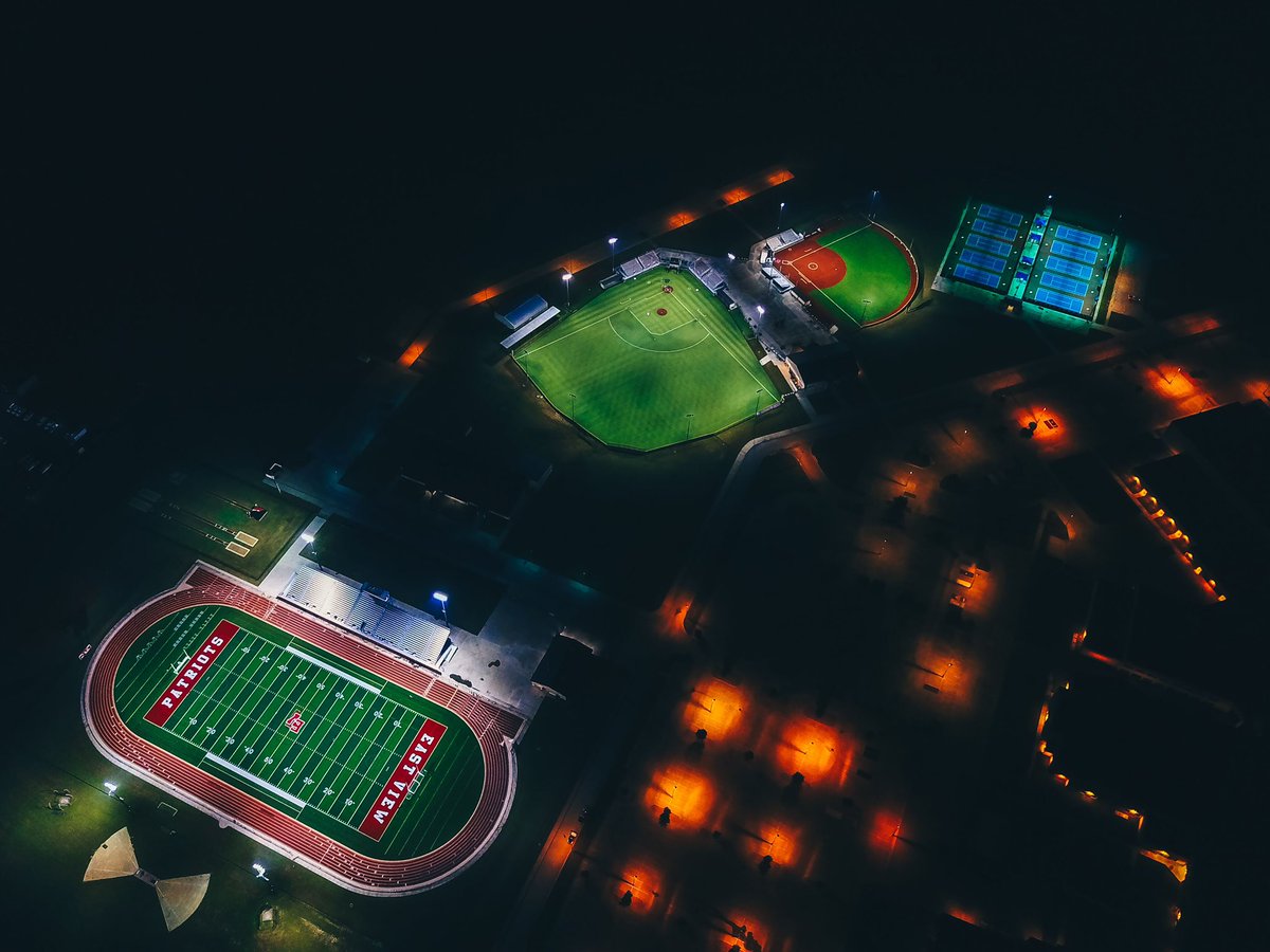 jfswt's tweet photo. Last night the lights of our athletic fields and courts at East View High School were lit up for all the athletes that had their seasons cut short. Seniors we thank you for your dedication to Patriot Nation and the legacy you leave. #patriotpride #GoodThingsGISD #NeverForgotten https://t.co/jvGLziiM2Y