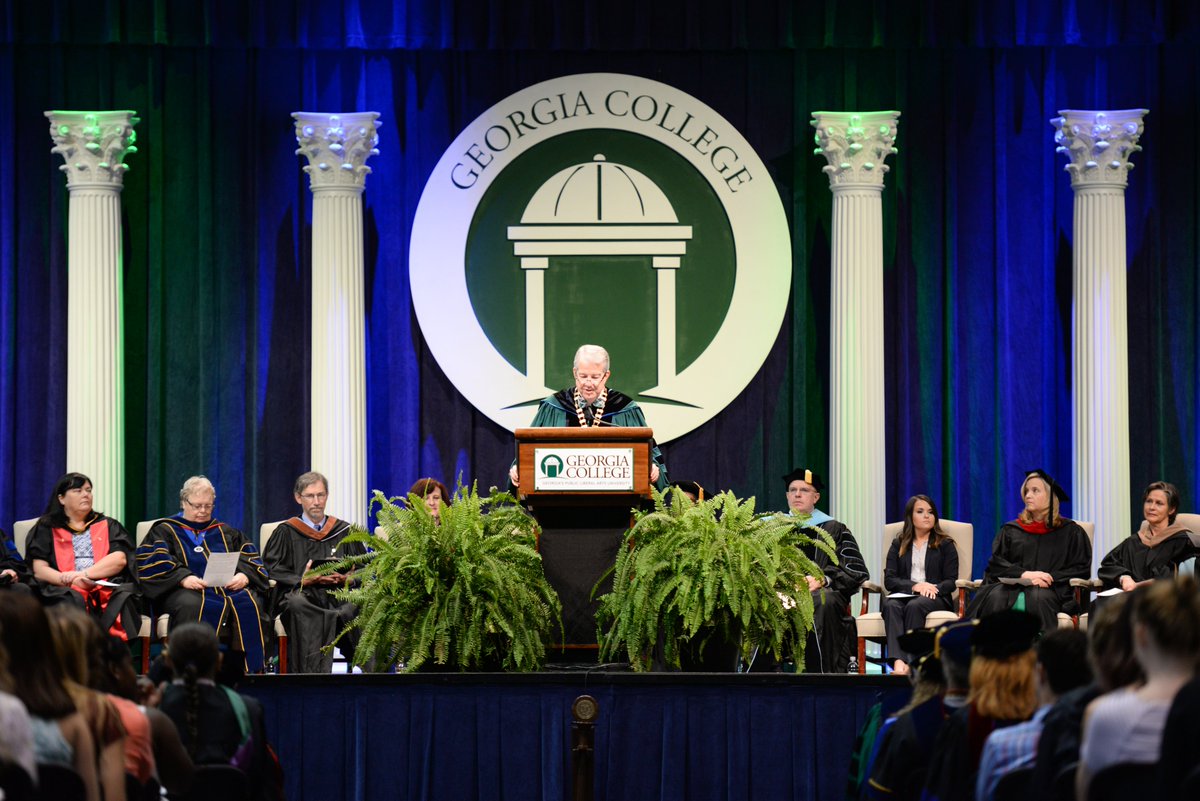 GeorgiaCollege's tweet photo. Itβs almost time to say farewell to the Class of 2020 and since weβre bad at goodbyes, we dedicate this #throwbackthursday to the moment #gcsu20 came to Georgia College. #georgiacollege #tbt #seniors https://t.co/Pye0EKfeka