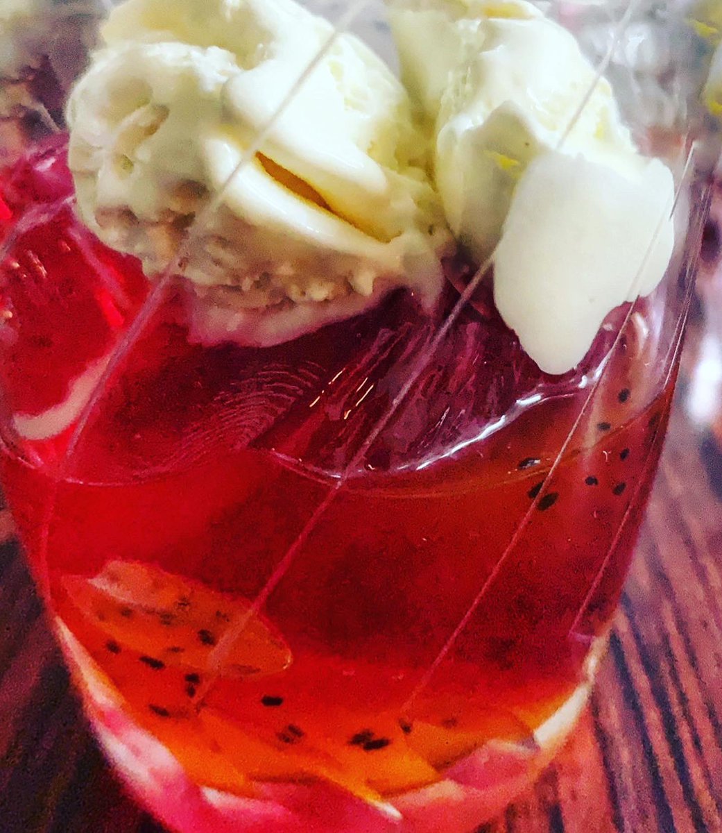 kitchnwtchngirl's tweet photo. Dreaming of cool Jello Nights with Ice cream
Made a fresh Passion fruit syrup with no added sugar #jello #puding #jelly #icecream #icecreamlover #sweettooth #jellodessert #passionfruitsyrup #homemadedesserts💓 #homecookingrocks #buzzfeeddesserts #buzzfeedfeed #nomnomnomdessert https://t.co/twkgB4jfUI