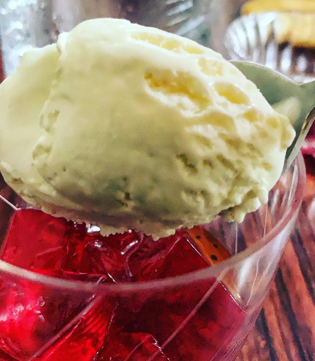 kitchnwtchngirl's tweet photo. Dreaming of cool Jello Nights with Ice cream
Made a fresh Passion fruit syrup with no added sugar #jello #puding #jelly #icecream #icecreamlover #sweettooth #jellodessert #passionfruitsyrup #homemadedesserts💓 #homecookingrocks #buzzfeeddesserts #buzzfeedfeed #nomnomnomdessert https://t.co/twkgB4jfUI