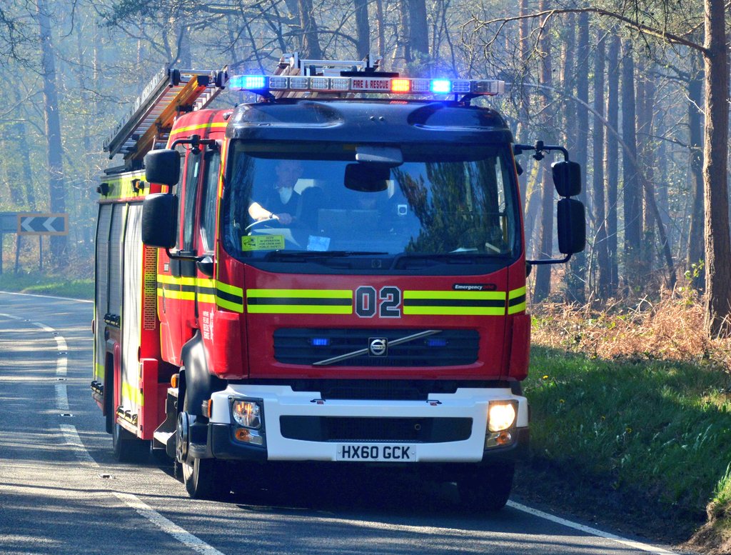 Firesnapper999's tweet photo. @davideclifford David, unfortunately some people have complete disregard for commUNITY safety. In #NorthCamp area, complete disregard for 20mph &amp; 30mph zones. And not exactly a great time to become a member of the #IntubationClub 😡 #Drive2ArriveALIVE https://t.co/AKaSrbi2Ao