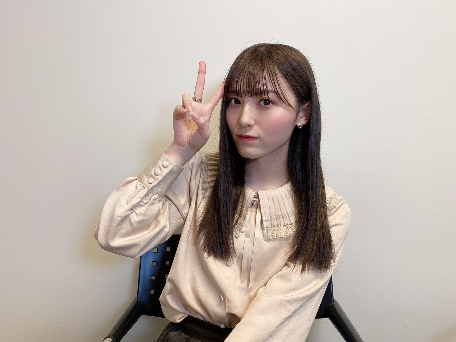 み お や ん あー やはり顔違うんだね いや 十分可愛いんでしょうけど 白石麻衣さんが凄すぎるんだよもう あの方は寧ろ実物の方が可愛さも美しさも増してる レベルが違う T Co 47ujdruy Twitter