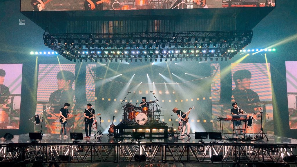 𝐎𝐓𝟓 𝐨𝐧 𝐒𝐭𝐚𝐠𝐞↳ A picture thread of DAY6 doing what they do best : performing on stage. #DAY6  #데이식스