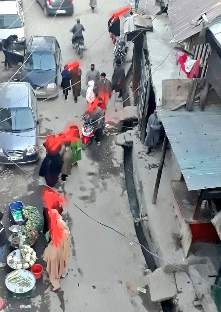shopiankmr's tweet photo. The #COVID19 has brought the World to standstill but not places like these. Pictures (today) from Centre of Shopian town Malik Mohalla connecting Baba Mohalla. Nothing Like #COVID19 exists. This is completely being an irresponsible & selfish.
#SaveShopian
#KhudaRah🙏🙏🙏🙏 https://t.co/nNSvA4dQVT