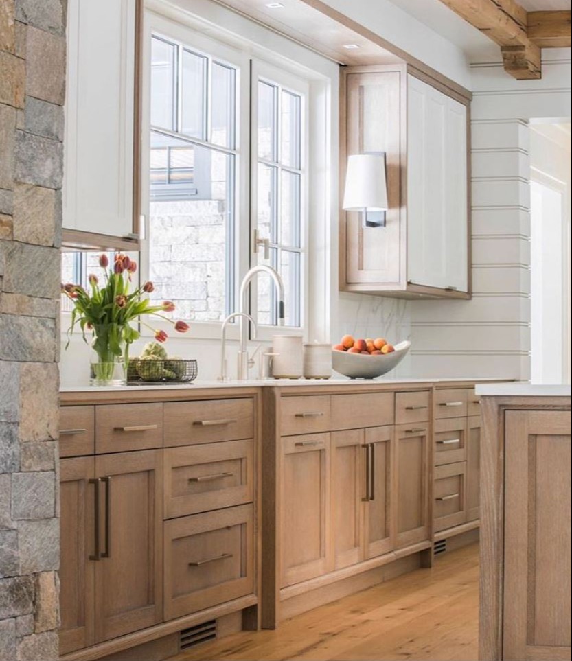 #repost
.
Thank you @terriricciinteriors for tagging us in this beautiful, bright kitchen. 
.
#rockymountainhardware #bronzehardware #luxuryhardware #architecturalhardware  #madeinusa #interiordesign  #kitchenhardware #kitchendesign #kitcheninspiration