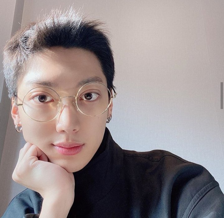 dabswag_24's tweet photo. Who would've thought someone who caught my attention has a twin? He's my bias wrecker, someone who proved me that rappers aren't just swaggers but cuties too! Happy birthday @KM__950424 I love you ❤️❤️❤️
#HAPPYKWANGMINDAY 
#HAPPYJOTWINSDAY https://t.co/WoBu2YgOeG
