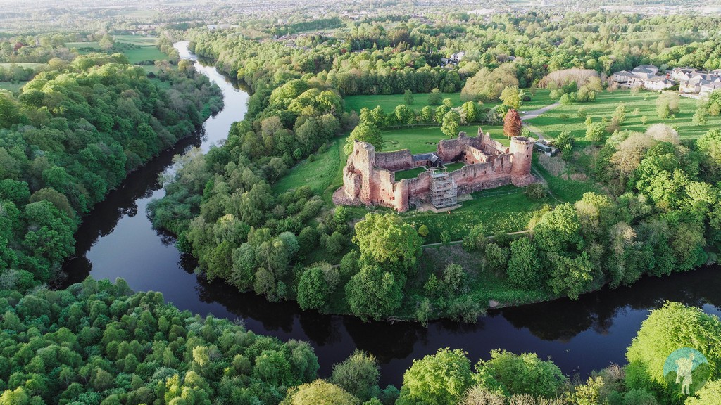 travelwithakilt's tweet photo. Castles, you say? #Scotland #Outlander https://t.co/2m982j4jej