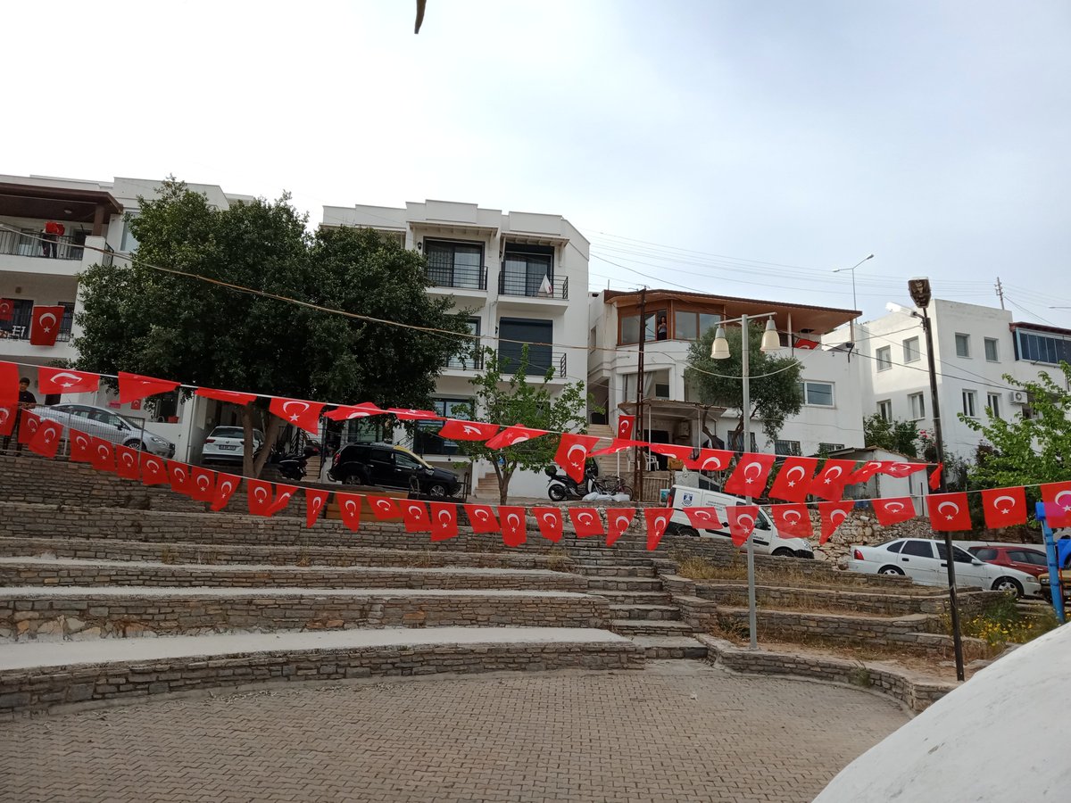 Büyük önder Atatürk'ün izindeyiz... Cumhuriyetin temeli TBMM'nin 100.yılı kutlu olsun.
#yurttabarışdünyadabarış 
#dünyayiiyiileiyileştiriyoruz