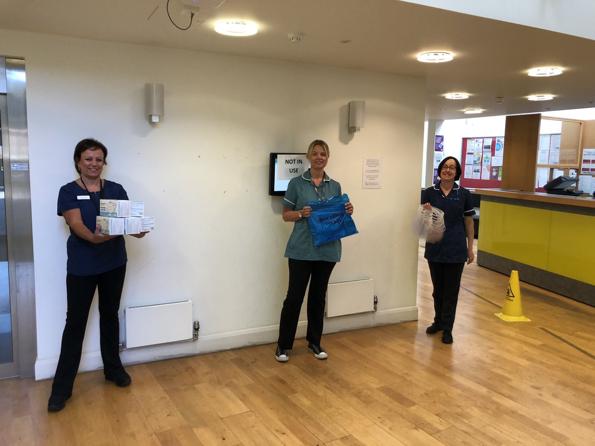 Dedworth medical Centre receiving donations today - #NHSheroes #nhsvolunteers Thank you to our fabulous community !
