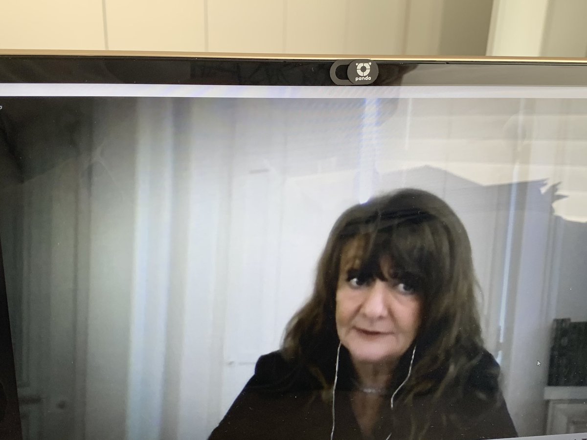 ZenitDetectives's tweet photo. Escúchanos a la detective italiana Laura Giuliani que nos explica cómo es la legislación italiana en relación a los detectives privados. Gracias LAURA!! Otra sorpresa en el #DETCON2020 @codpcat https://t.co/AGv0fvr2ET