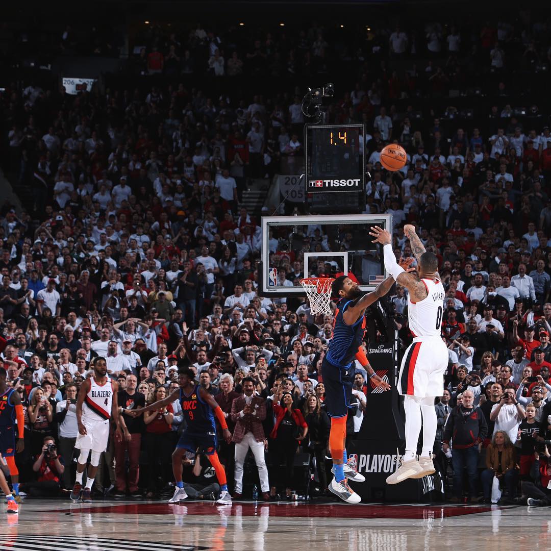 brkicks's tweet image. A year ago @Dame_Lillard hit this shot wearing the Adidas Dame 5 ⌚️👋