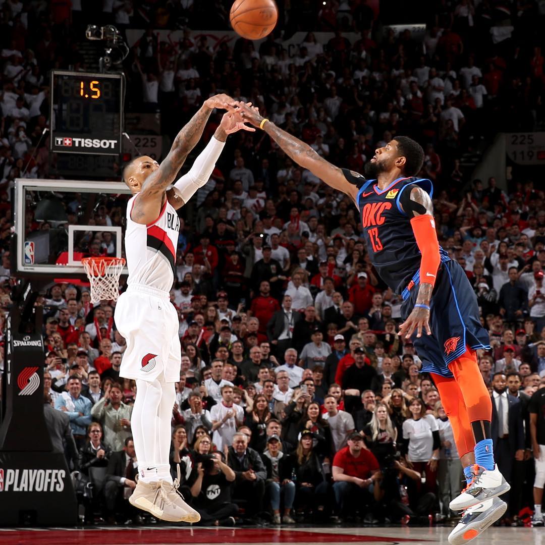 brkicks's tweet image. A year ago @Dame_Lillard hit this shot wearing the Adidas Dame 5 ⌚️👋