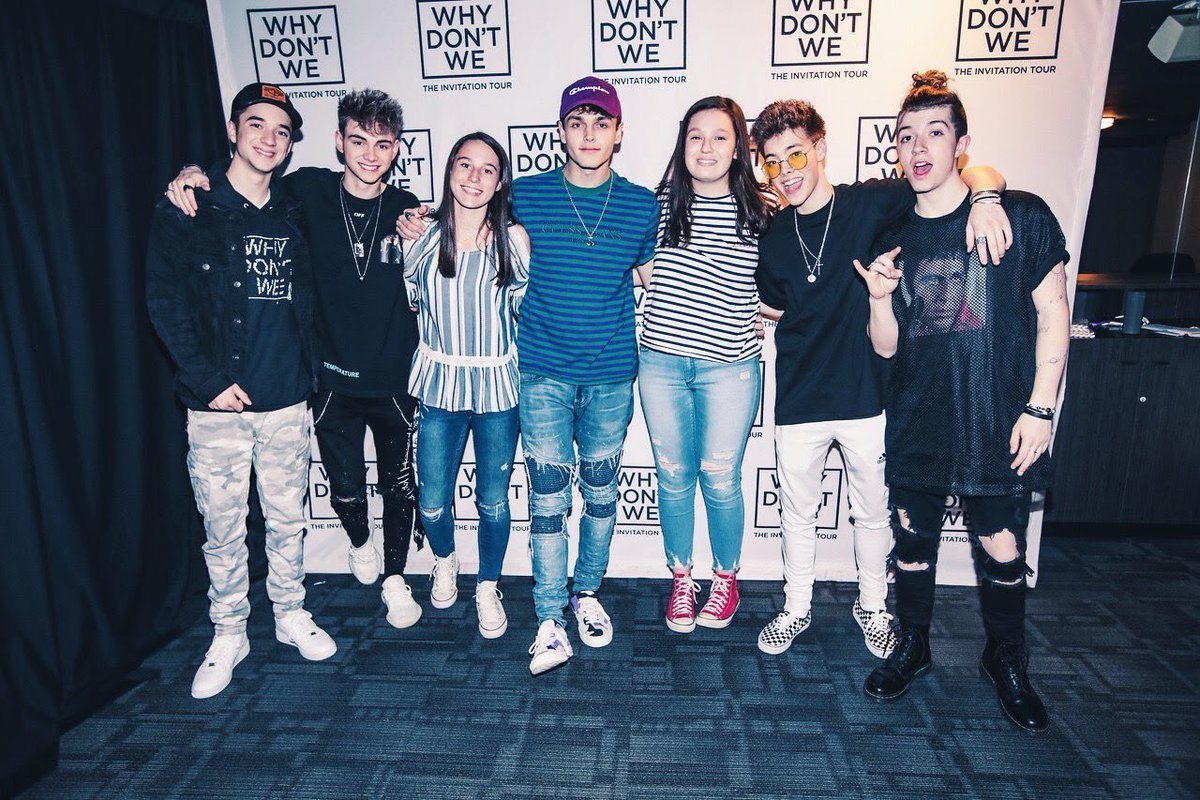 ADORABLYMARAIS's tweet photo. 2 years ago today i went to my 1st wdw show and got the opportunity to meet my boys for the first time with one of my best friends. it was such an amazing day that i will savor for the rest of my life. can’t believe it’s been 2 years but i miss this day so much! #invitationtour https://t.co/WtnpcDkuEc