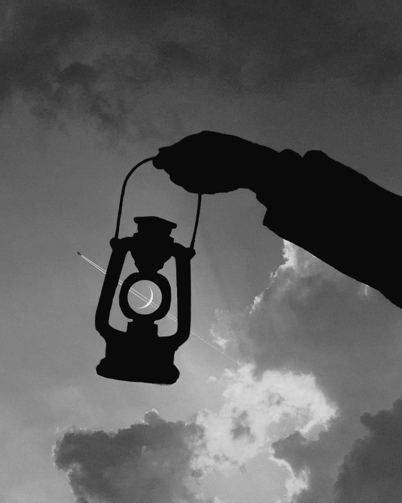 مُبارك عليكم الشهر  
والله يعينّا وإياكم على صيّامة وقيّامة 
 وكُل عام وأنتم بخير  ♥️.

#رمضان
#رمضان_مبارك 
#رمضان_كريم 
#رمضان_2020