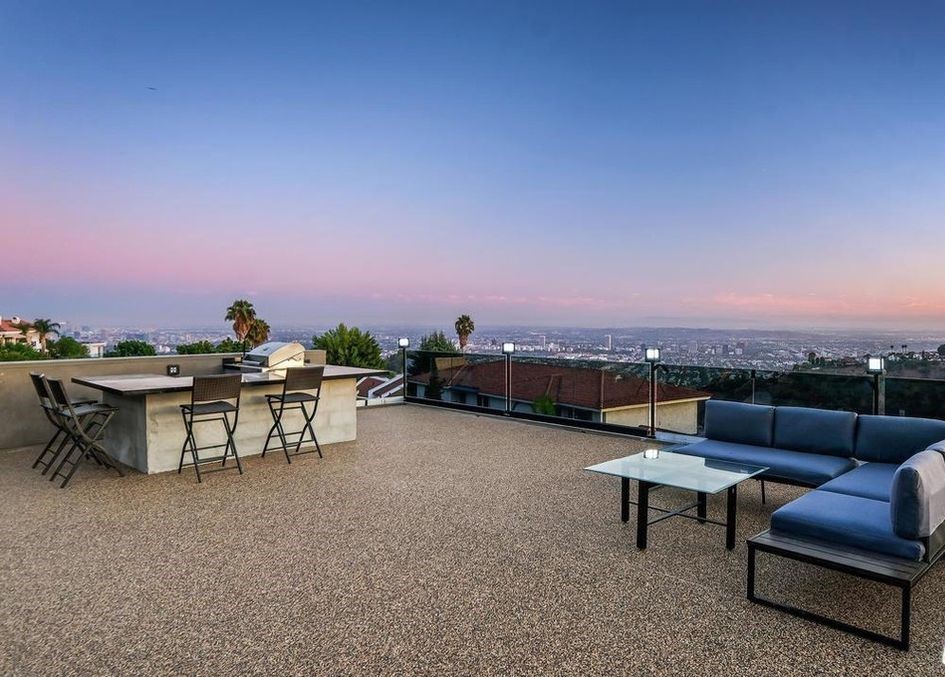 JayRobertsonLA's tweet photo. This #luxurious retreat is only moments from the iconic #SunsetStrip and top restaurants, shops + entertainment. ⁣

7911 Oceanus Dr, Mount Olympus | Listing by Sally Forster Jones of @Compass

DRE 01097933 | #luxuryrealestate ⁣#luxurylisting #dreamhome #compass #agentsofcompass https://t.co/H1MKmv4GUu