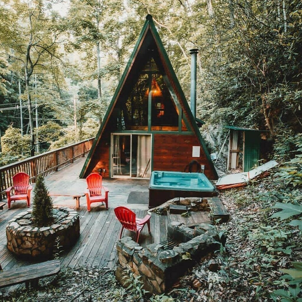 adventuresland's tweet photo. Double tap if you like this cabin? 😍
👉FOLLOW US @thecabinland 🌲🌲
Photo by @moodycabingirl 📸
Tag a cabin lover 😀
Share your cabins with us
.
.
.
.
.
.
#offgridliving #offgrid #treehouse #farmhousestyle #farmhousedecor #rustic #fixerupper #rusticde… https://t.co/4eTEDRF1r6 https://t.co/VxgwQwWN5V