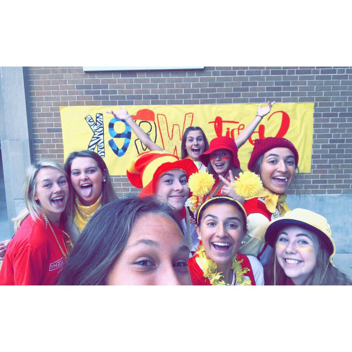 StucoIwa's tweet photo. #throwbackthursday ~ Sure do miss dressing up for Spirit Week 😢 https://t.co/f2qgcfrPSc