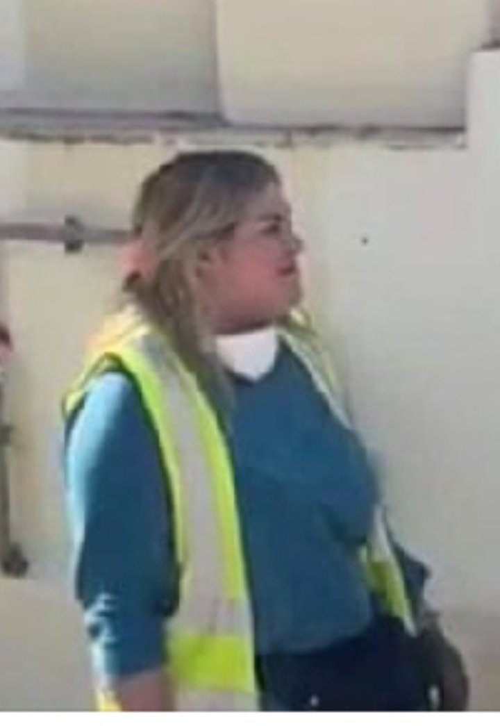 simoritis's tweet image. Αριστερά βλέπετε την Ευαγγελία.Η Ευαγγελία π εργαζ στην καθαριότητα γ 600€/μήνα βρήκε19.000€ και τ παρέδωσε στην αστυνομία. 
Δεξιά βλέπετε τον Ιωάννη.Ο Ιωάννης εργαζ ως Υπουργός για 10.000/μήνα βρήκε 80εκ και τα παρέδωσε σε συγγενείς &amp;amp; φίλους του
Η Ευαγγελία είναι 
Ο ΑΝΘΡΩΠΟΣ✌