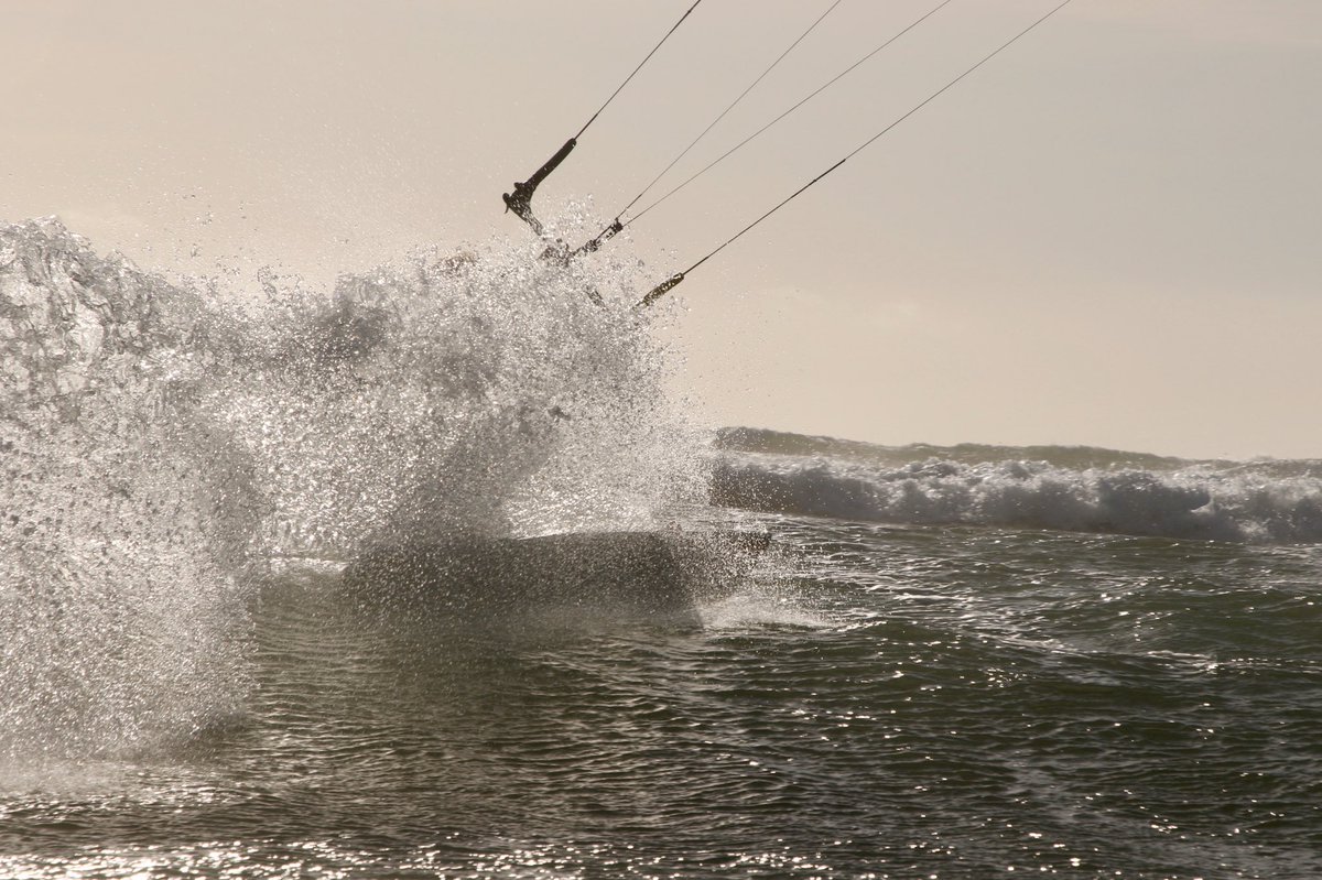 dude1bry's tweet photo. @ricburton hidden by the spray...

📸: @sailing314 #kitesurfing #kite #kitegirl #kiteboarding #kiteboarders #truekiteboarding #kitelife #kitelove #kitelifestyle #kiteaddicted #kitespot #beachlife #california #kitesurf #kitechix #kiteparadise #kiteboard #kitesurfersparadise https://t.co/DUFCjgDEFj