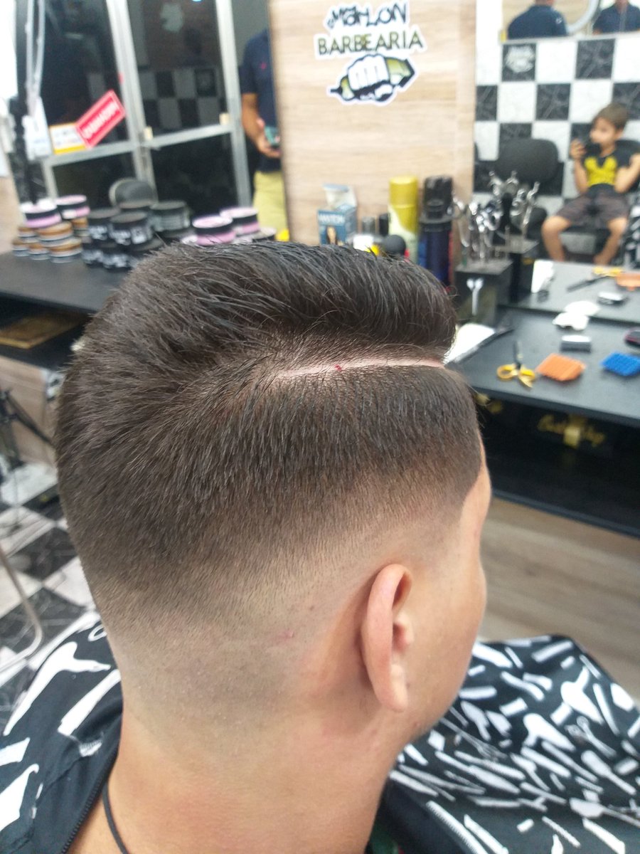 Marllon75392768's tweet photo. Fade!✂️💈
#barber #barbershop #barbeiro #feriado #razorpart https://t.co/3OVdIhMgHe