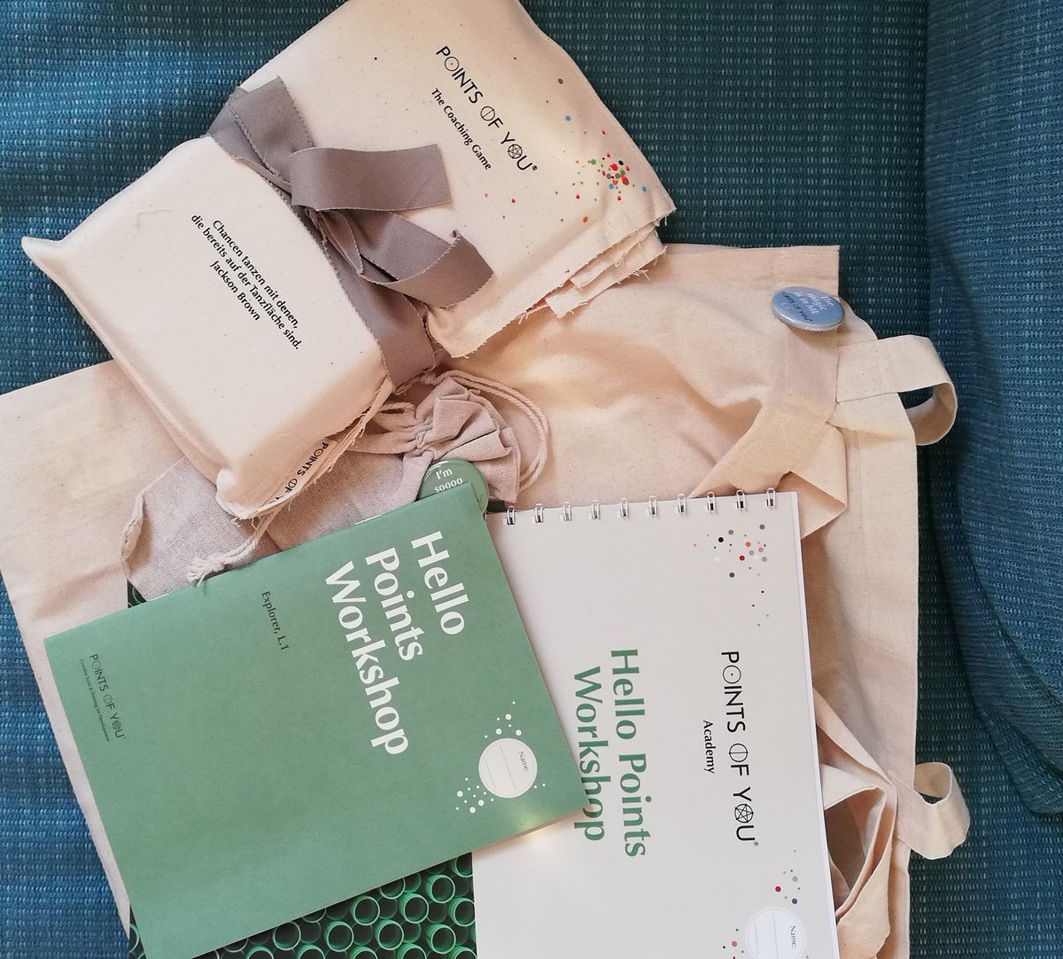mofoni's tweet photo. Heute mein Starter-Paket fürs Coaching bekommen. Schöne Idee ein Paket für einen Online-Kurs vorab zu versenden. #vorfreude #coaching #weiterbildung #pointsofyou #pointsofyouacademy https://t.co/w14gqodeJS