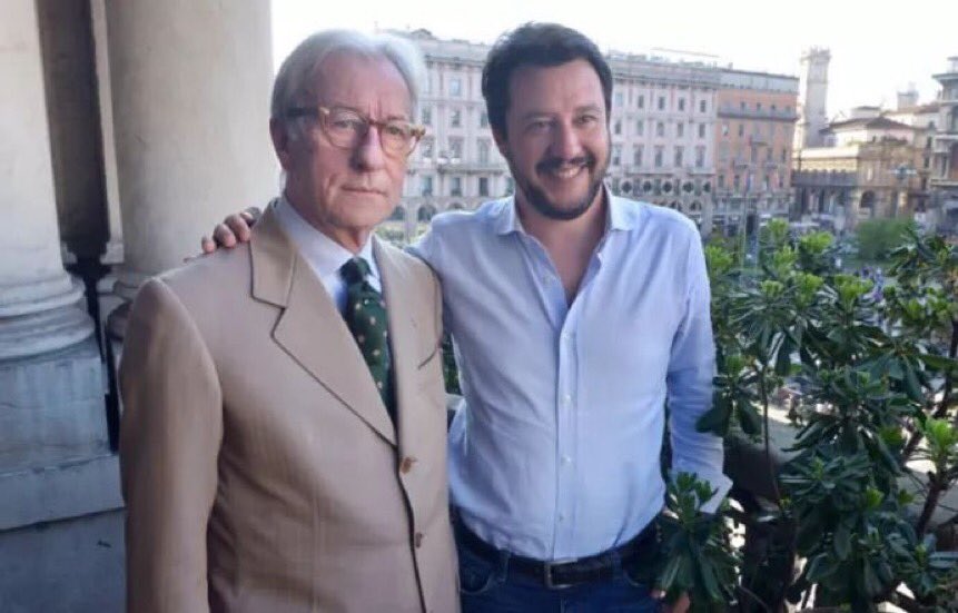 SegaQuattrini's tweet photo. Il nostro Presidente della Repubblica. 
Bacioni ai meridionali. 😘😋🤑 https://t.co/jytcRG69l5