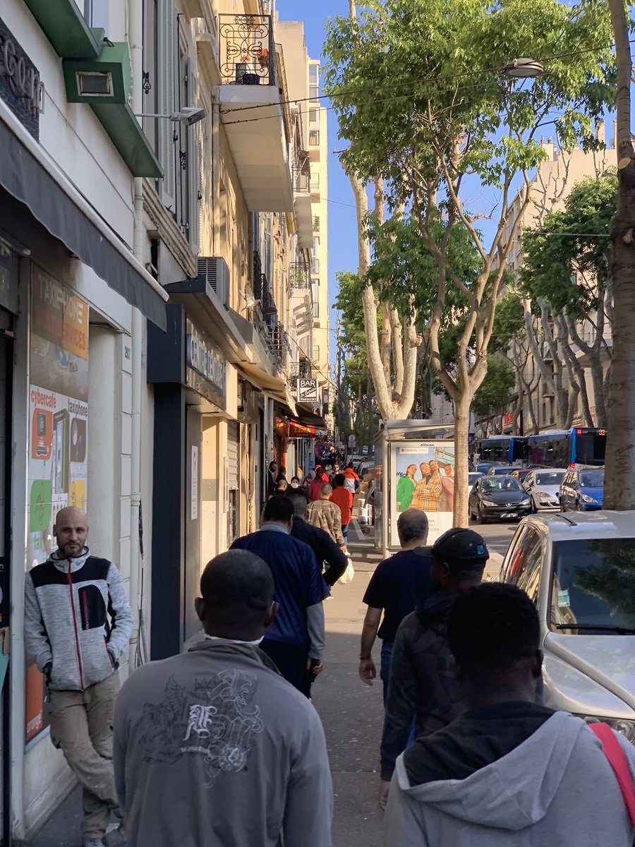 MespicBen's tweet photo. C’est fini le #confinement #COVID19france #Ramadan #Marseille je suis pas au courant là #marseille3eme #saintmauront #natilnal #boulevardnational car là tout le monde est dans la rue #ConfinementJour37 #ConfinementJour38 https://t.co/L2py0KQ4dt
