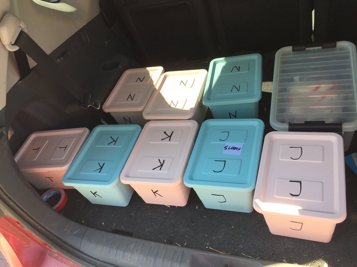 Vandaag weer vele vieze mondkapjes opgehaald en schone teruggebracht bij zorgverleners in Stichtse Vecht. Worden op centrale plek gedesinfecteerd middels apparaat D25 van UVSmart. Dankbaar werk; zorgverleners zijn er heel blij mee. <a href="/StichtseVecht/">Gemeente Stichtse Vecht</a> <a href="/rtvsv/">RTV Stichtse Vecht</a>